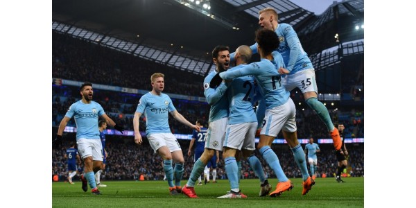 Manchester City palaa alkuun